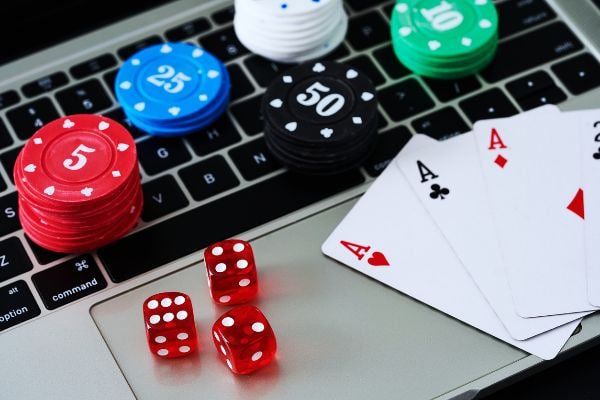 Visualisasi penggunaan data untuk personalisasi konten dan keamanan dalam hiburan digital