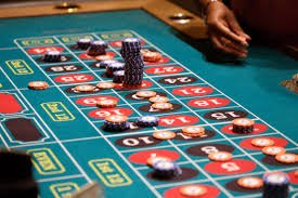 Tampilan layar perangkat smartphone memudahkan akses fitur dan kategori hiburan sport dan casino